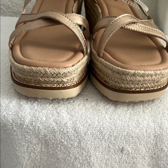 Lucky Brand Women's Rose Gold Sandals - Picture 9 of 11